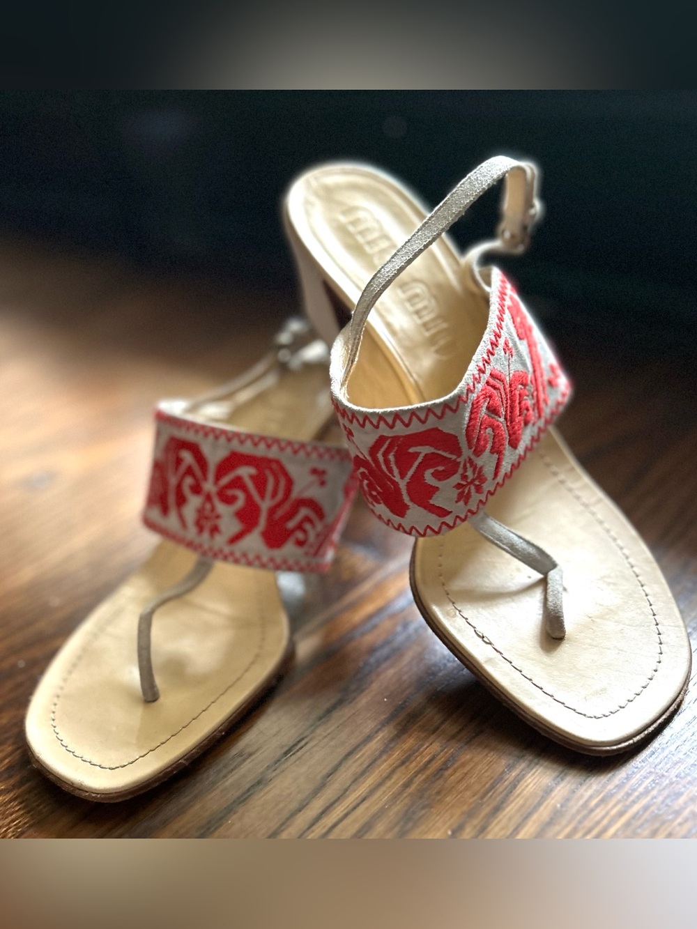 GUC Miu Miu Suede Thong Sandals Suede w  Boho Embroidery  ITALY So chic 7/7.5